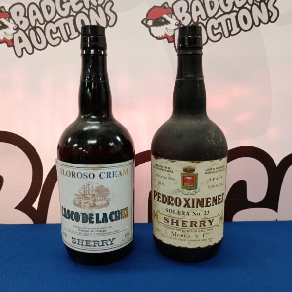 Vintage Casco De La Cruz Pedro Ximenez sherry bottle for collectors.