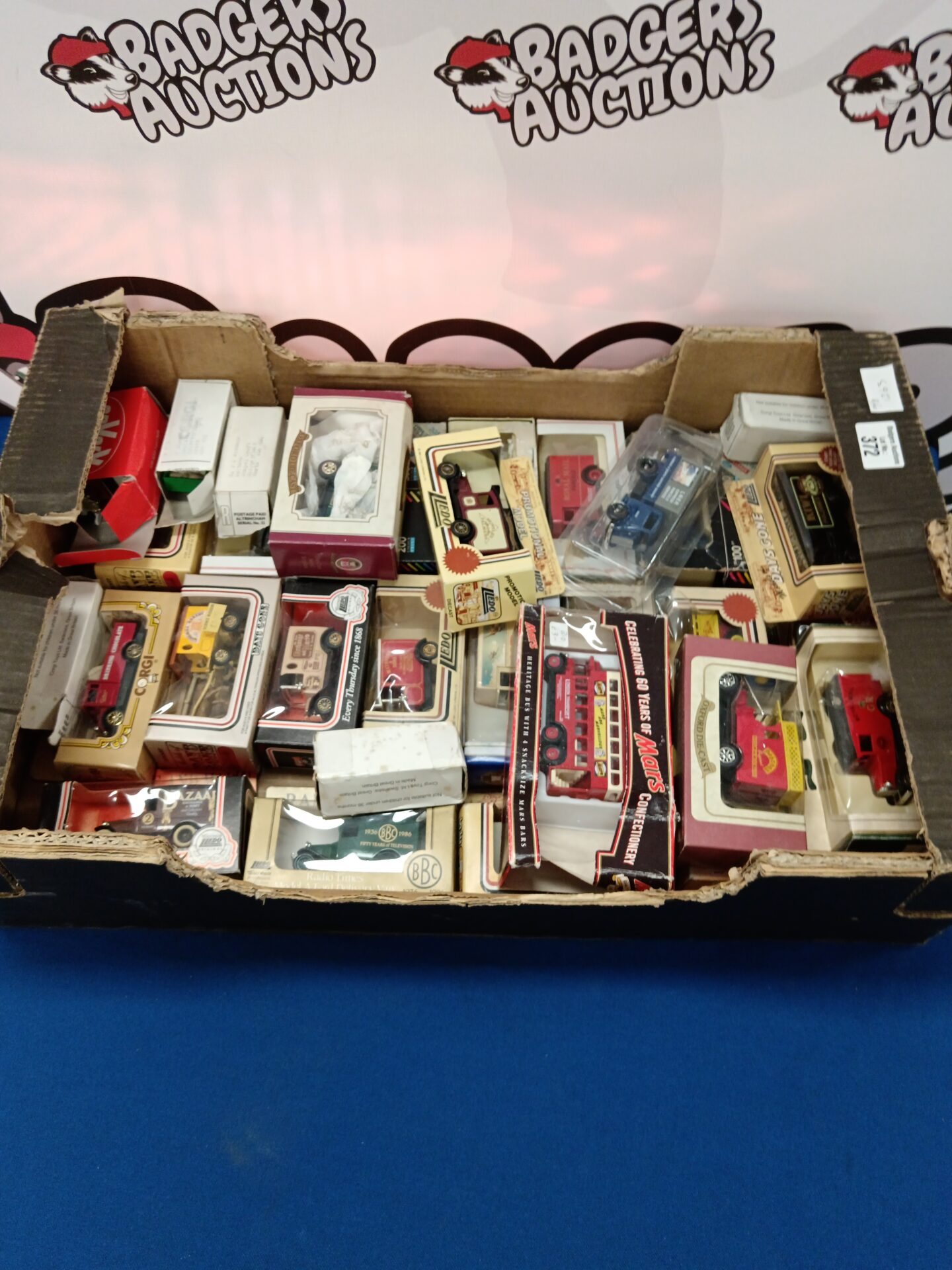 372 Tray of diecast cars Inc lledo