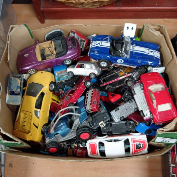 Lot of vintage and modern diecast model cars.