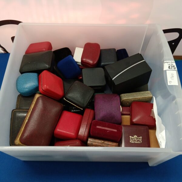 A lot of empty vintage jewellery boxes in various colours.