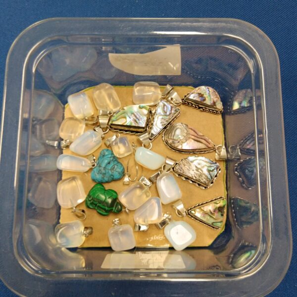 Diverse lot of semi-precious stone pendants for jewellery making.
