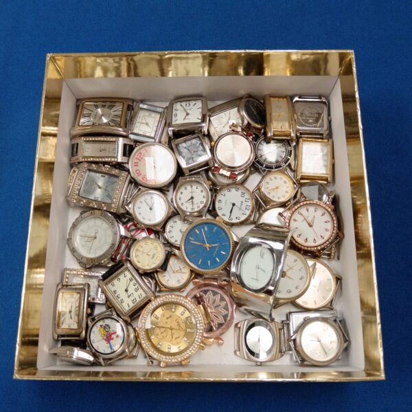 Tray of vintage watches including Limit and Ravel brands.