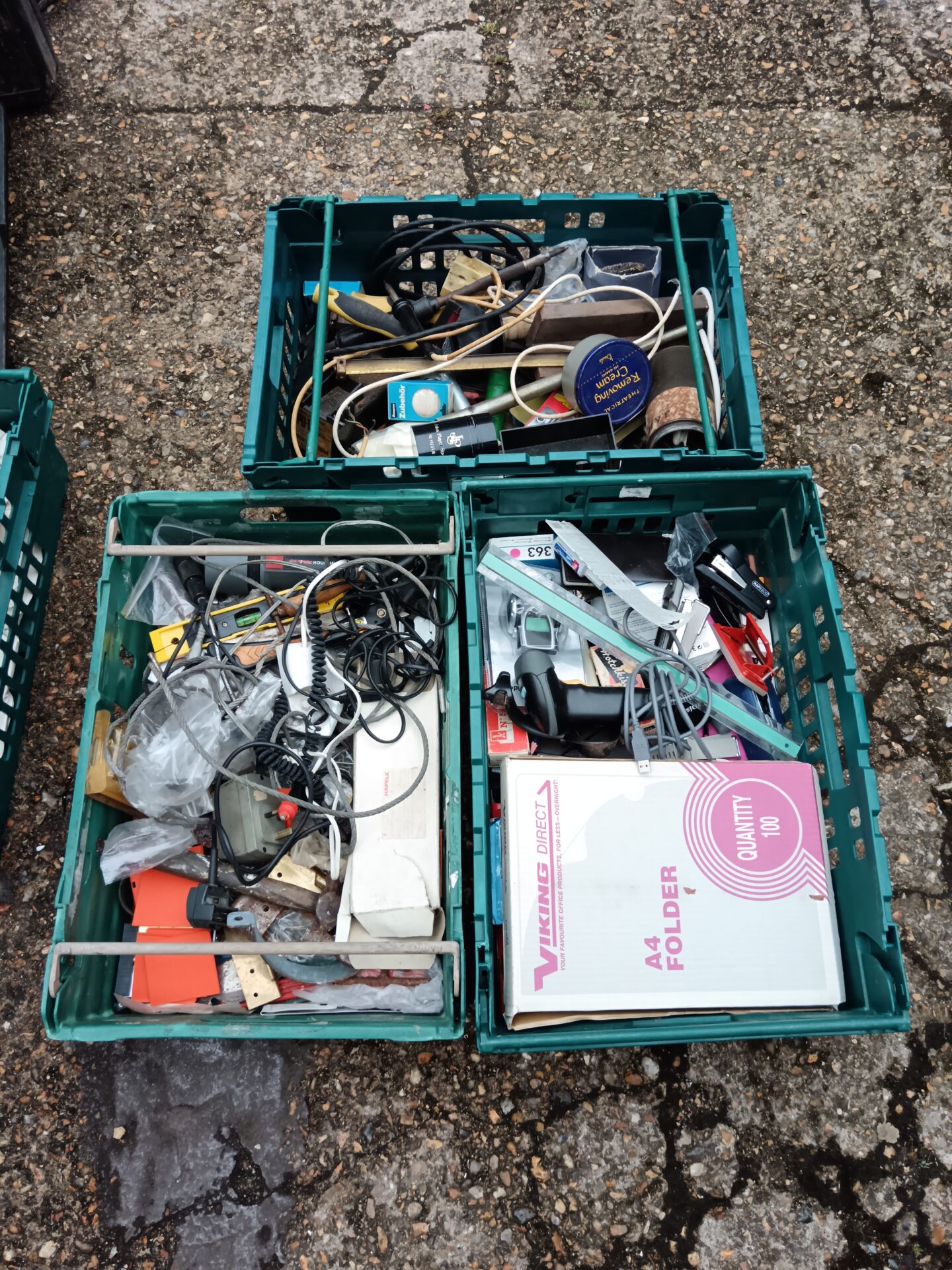1118 Three trays of tools & hardware