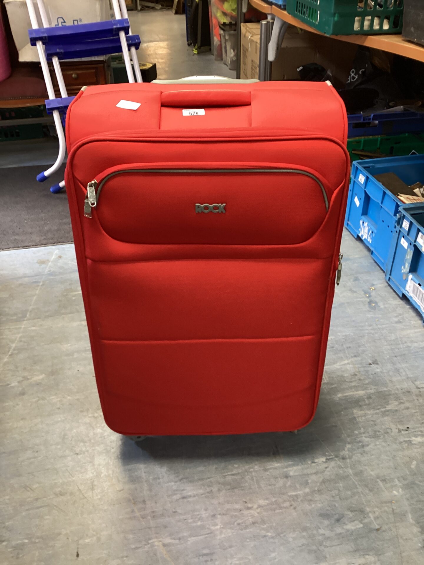 578 Large rock wheeled suitcase