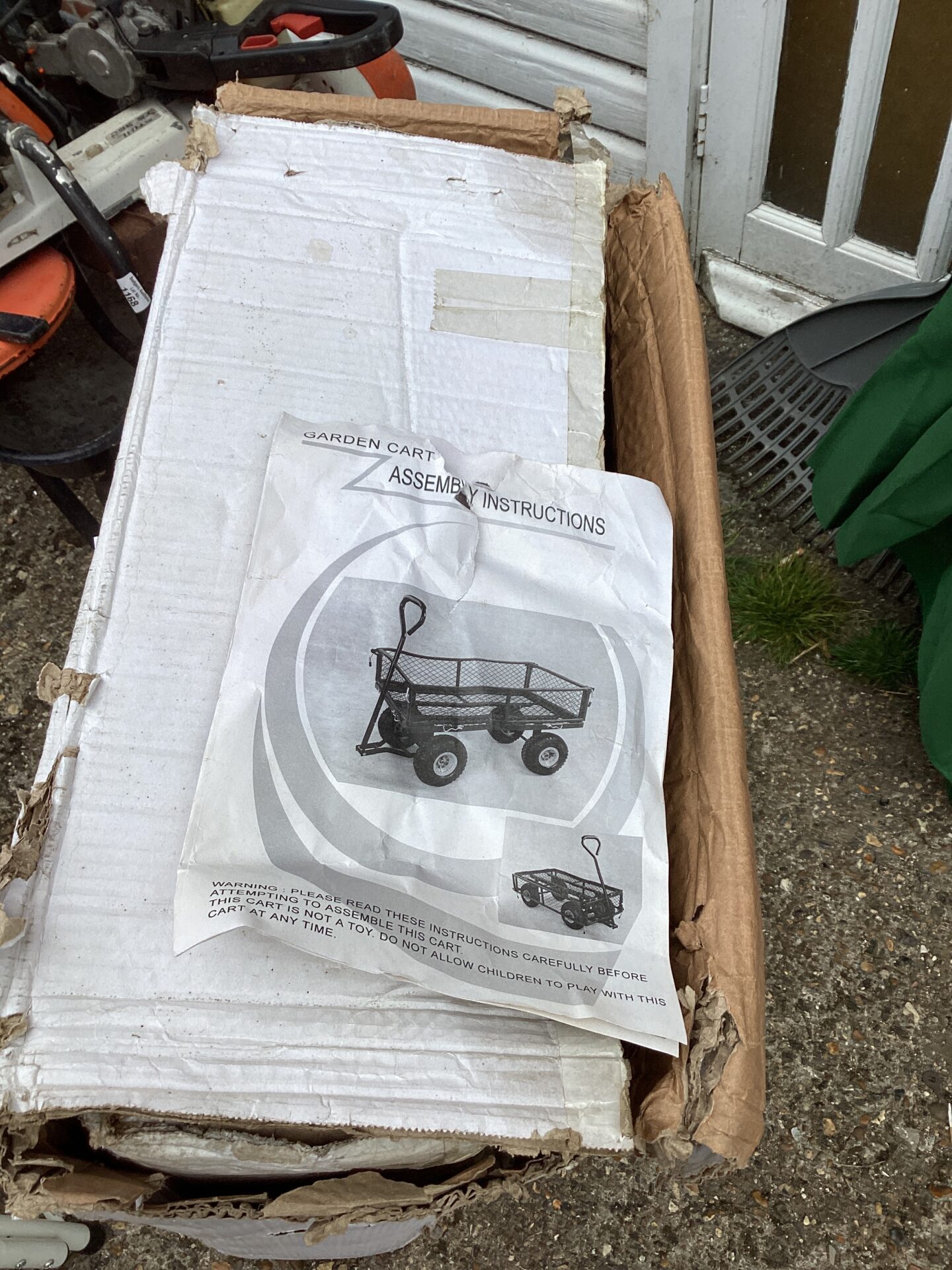 1085 New Garden Cart in Box