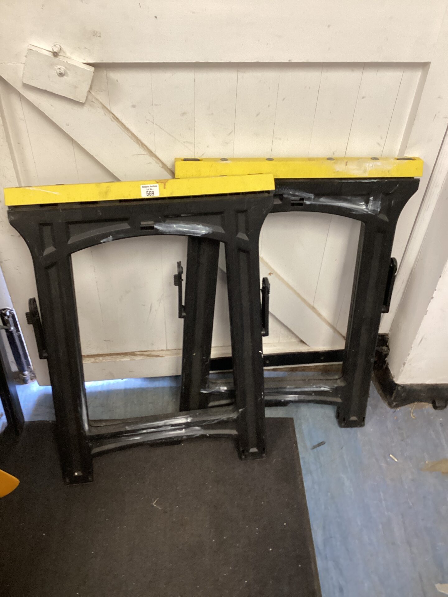 569 Pair of folding saw horse