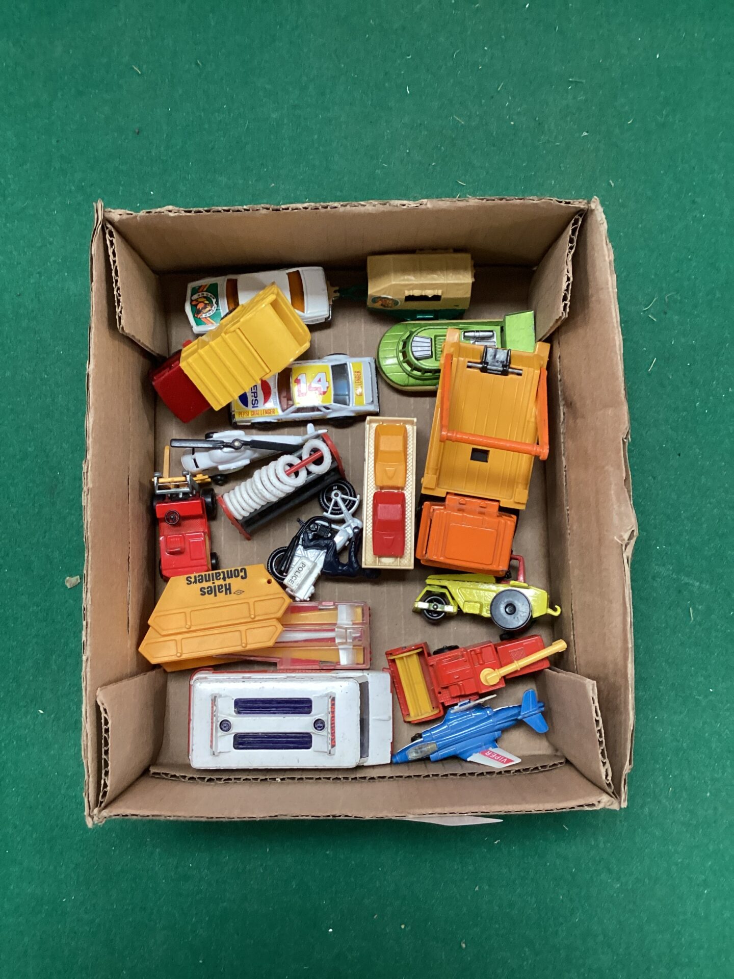 387 Small box of diecast models