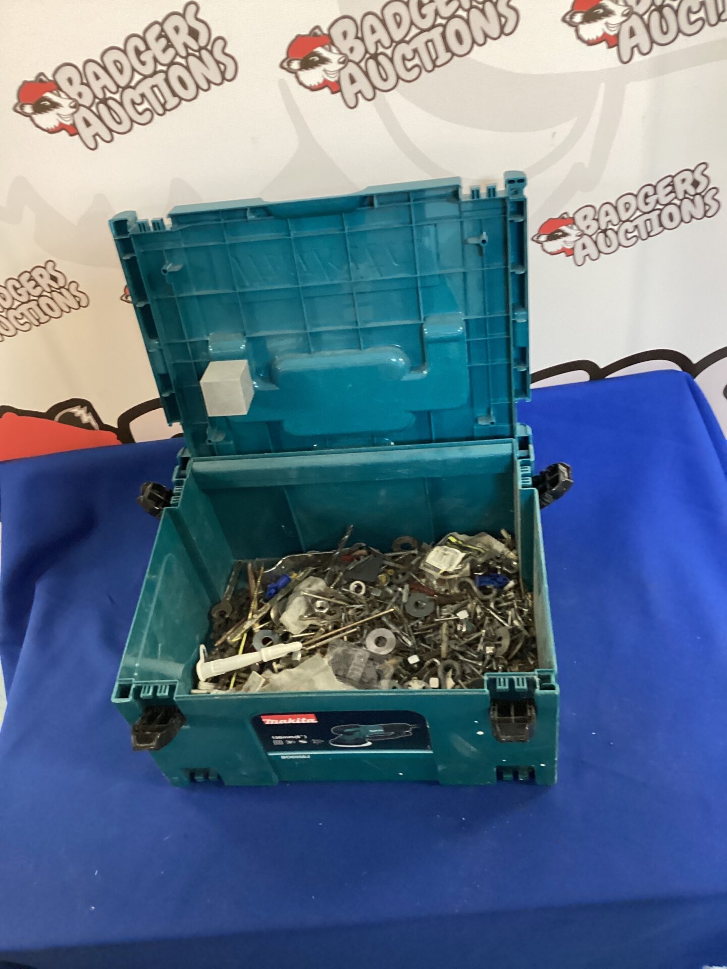 953 Box of mixed screws, nails, washers & bolts