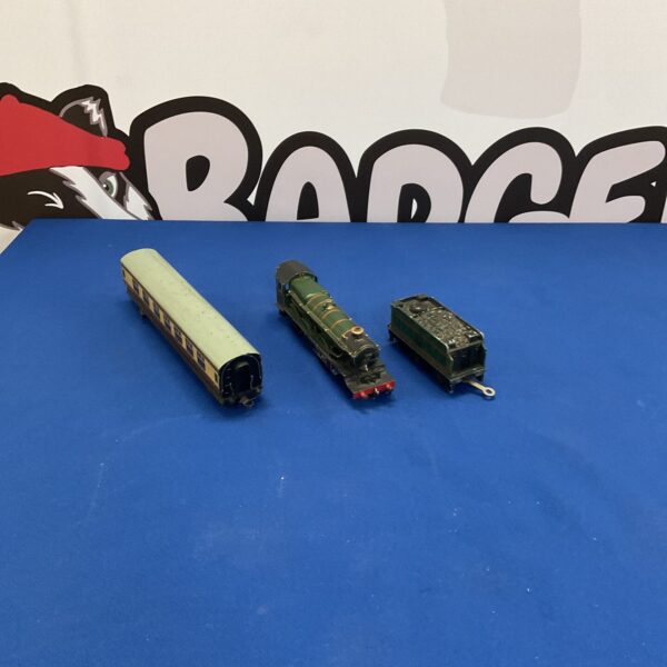 Vintage O gauge Bristol Castle train set with locomotive and carriages.