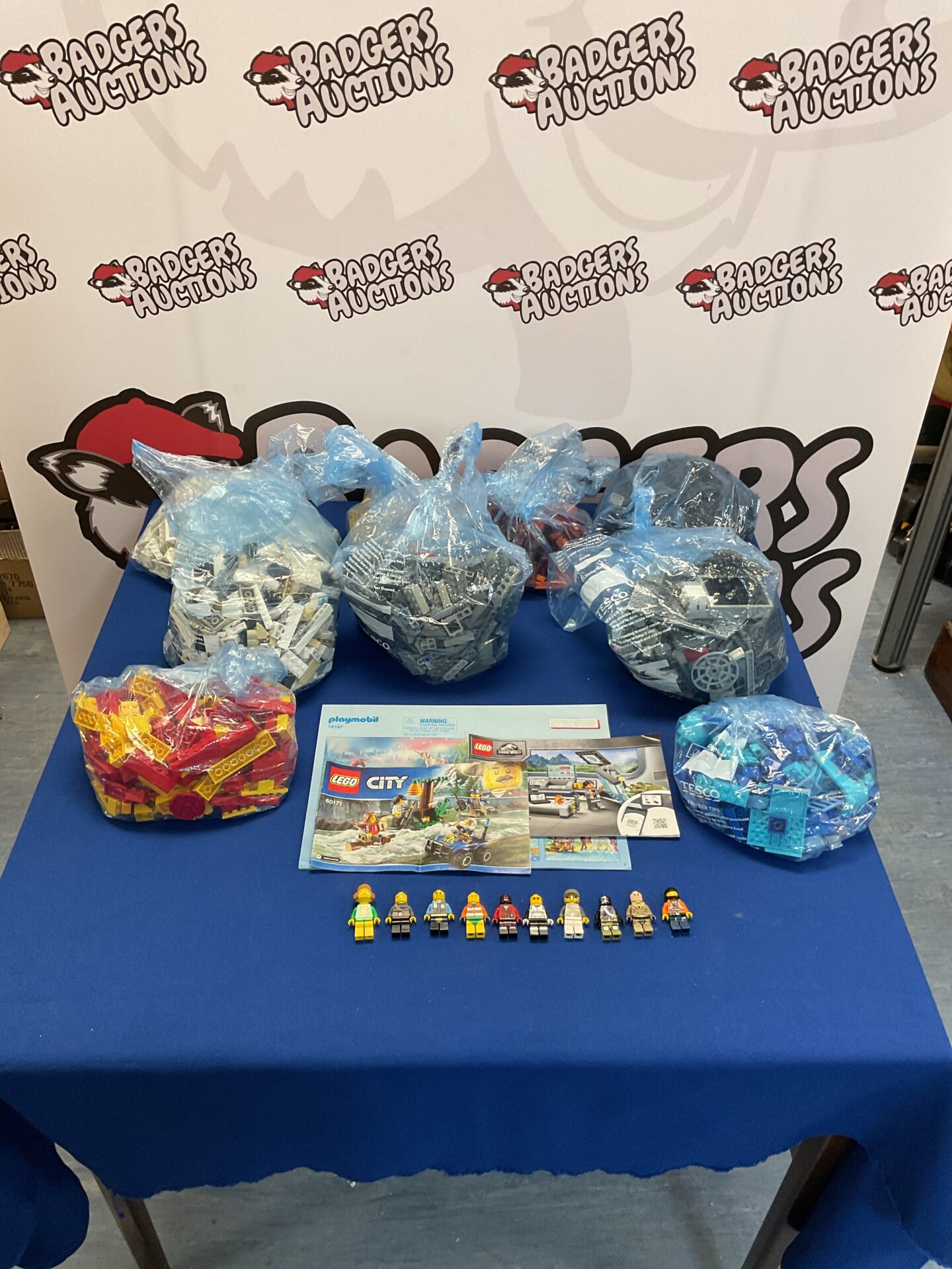 304 Box of mixed lego pieces including random minifigures