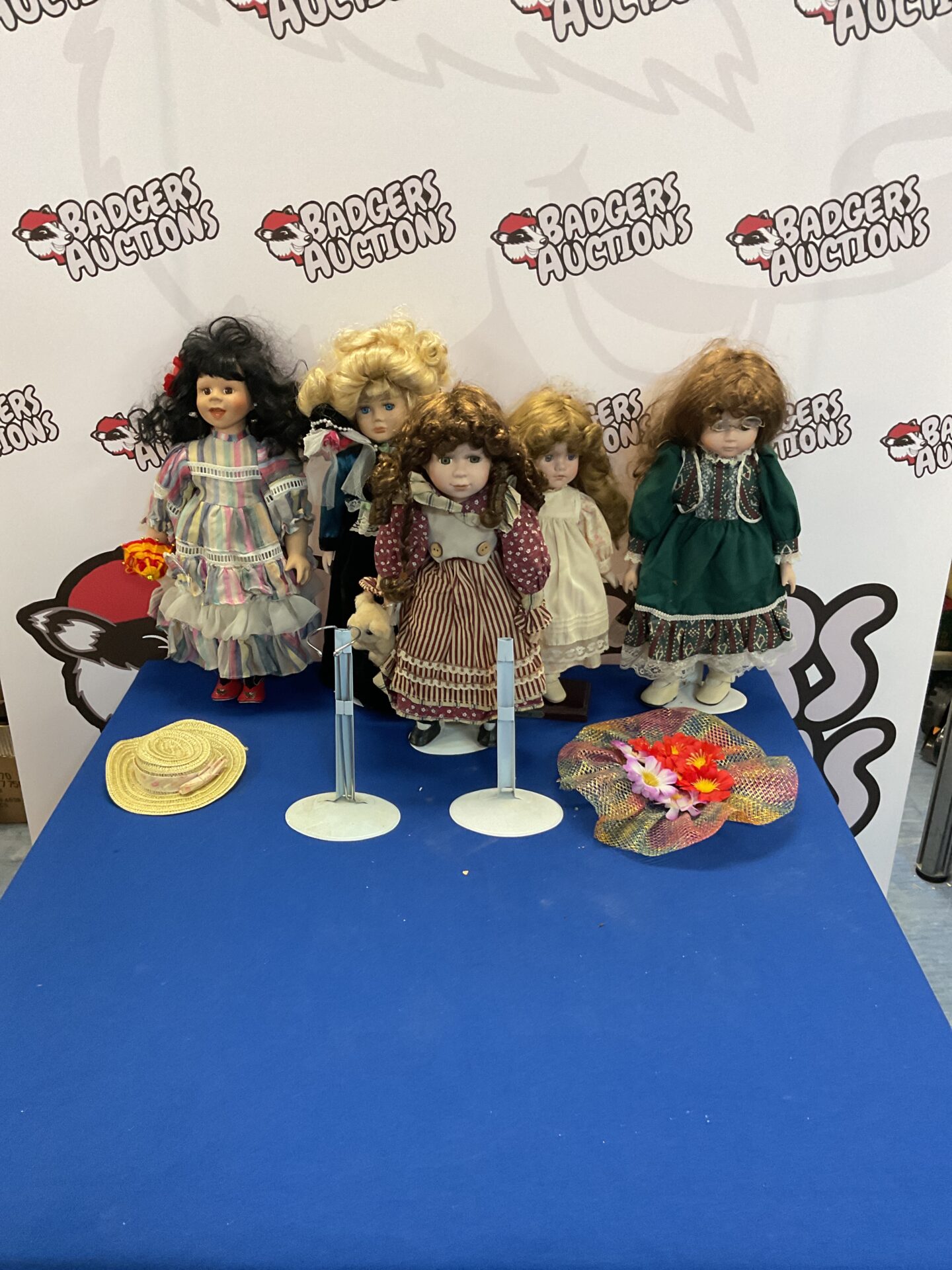383 Box of collectors dolls and stands/ accessories