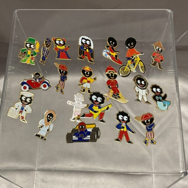 Vintage collection of twenty Robinson Golly enamel badges.