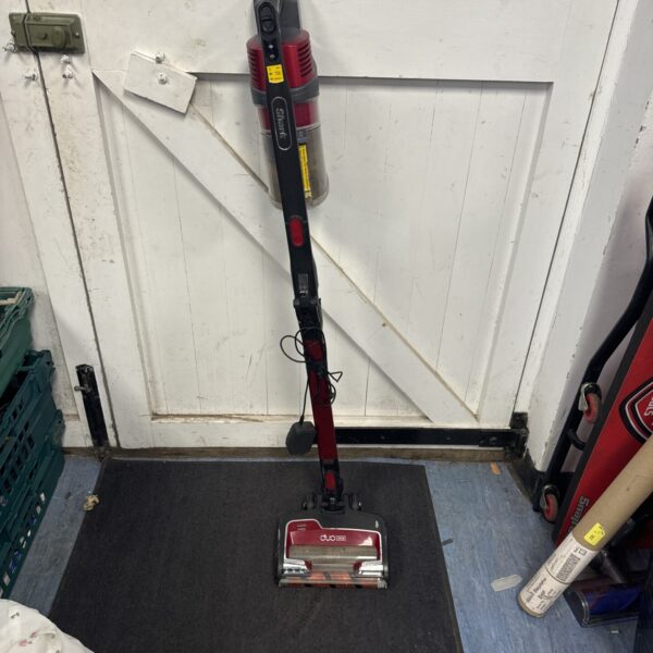 Shark DuoClean cordless vacuum cleaner IZ400UK for home cleaning.