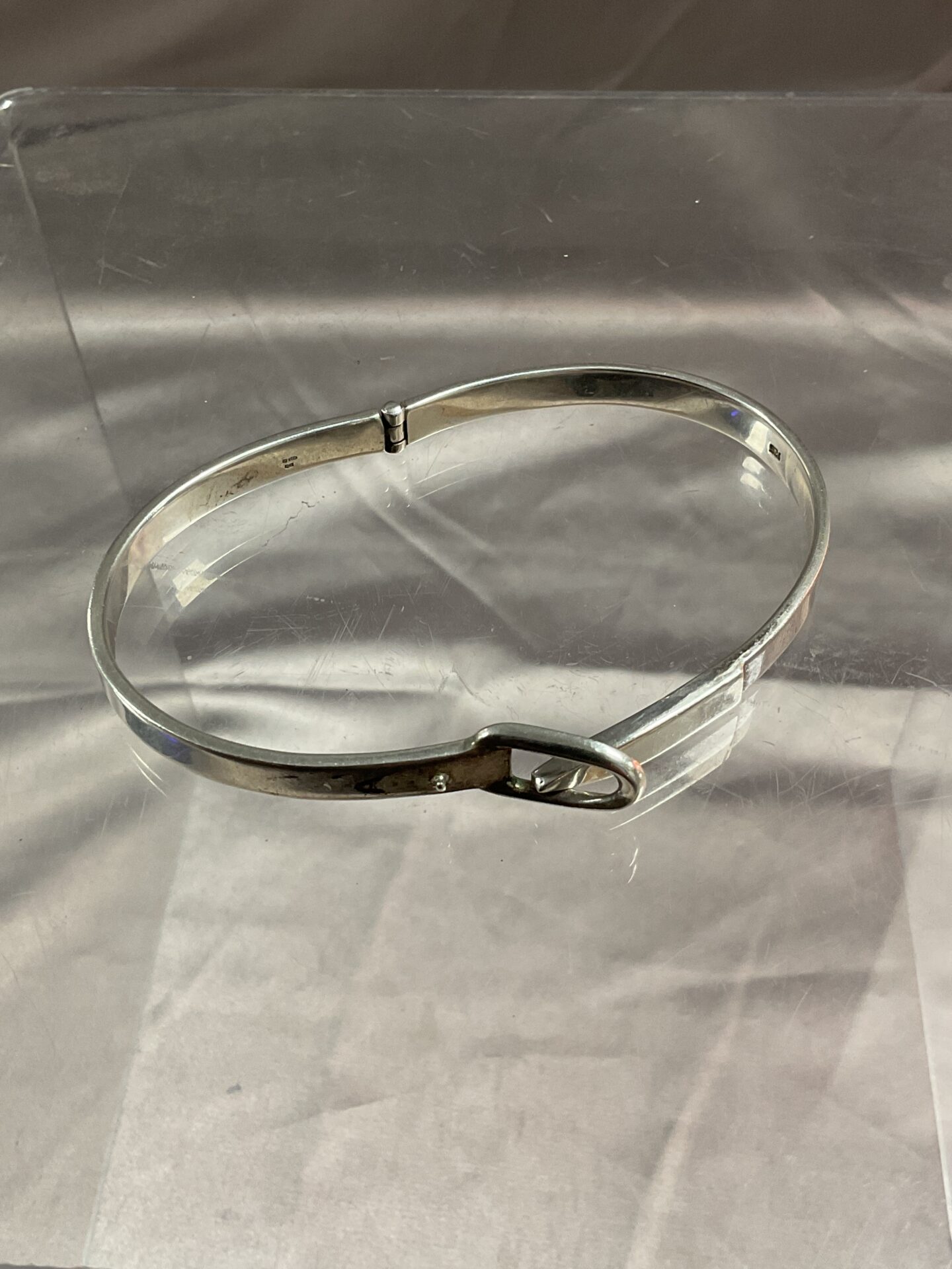 738 925 hallmarked Silver Hinged Bracelet 27.8g