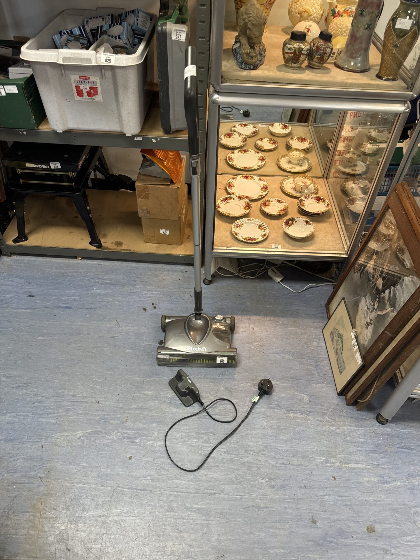 965 Gtech cordless hoover with charger – working