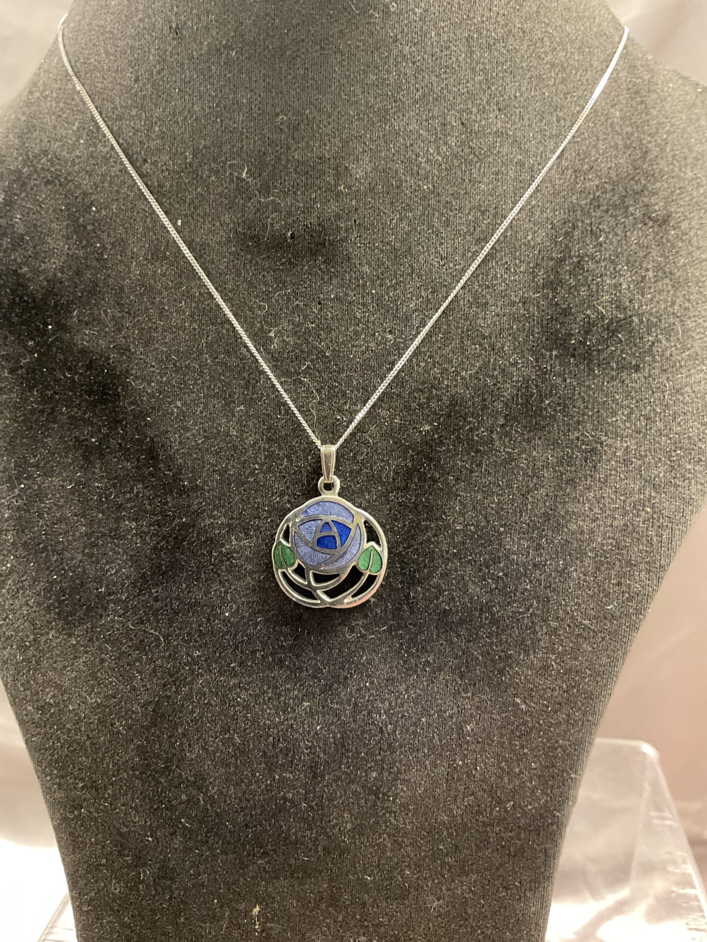 761 Vintage Macintosh style enamel flower pendant on 18” silver necklace chain