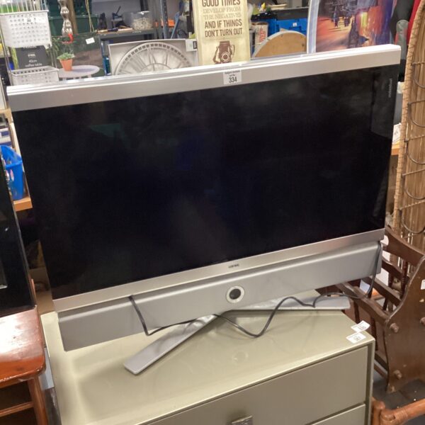 Loewe individual 31” flat screen television with integrated soundbar.
