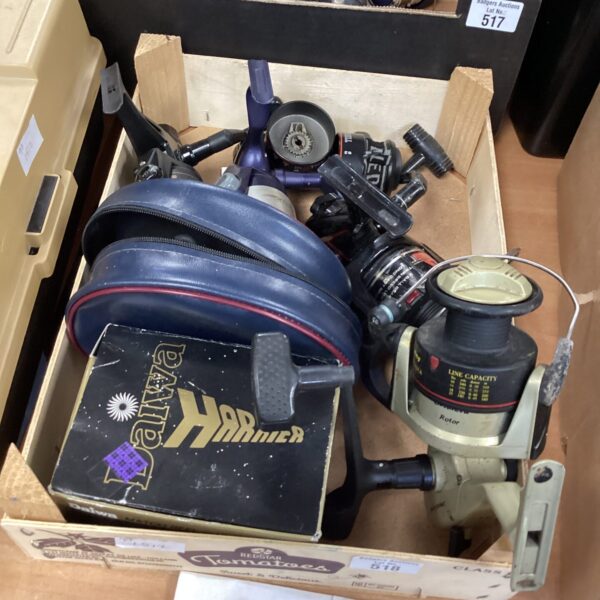 Tray of mixed fishing reels including Shimano and Daiwa.