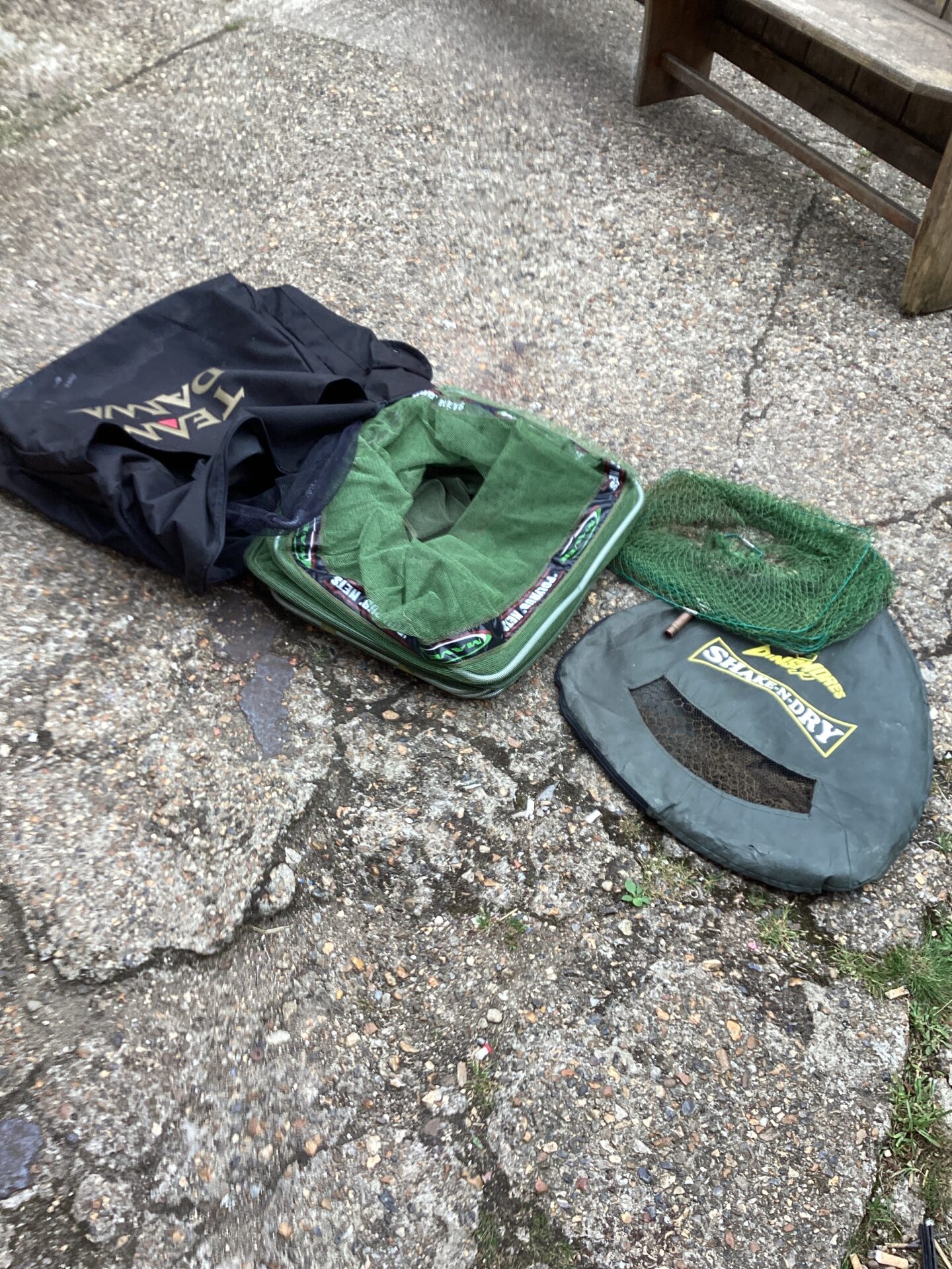 521 Daiwa bag with landing and keep nets