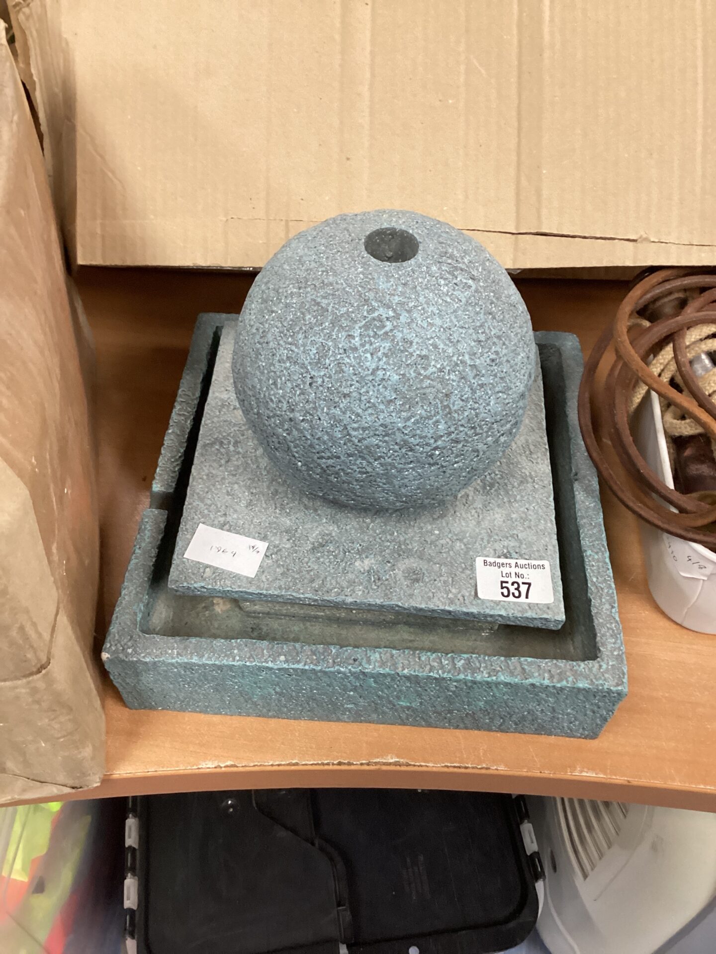 537 Water feature bubbling stone no pump