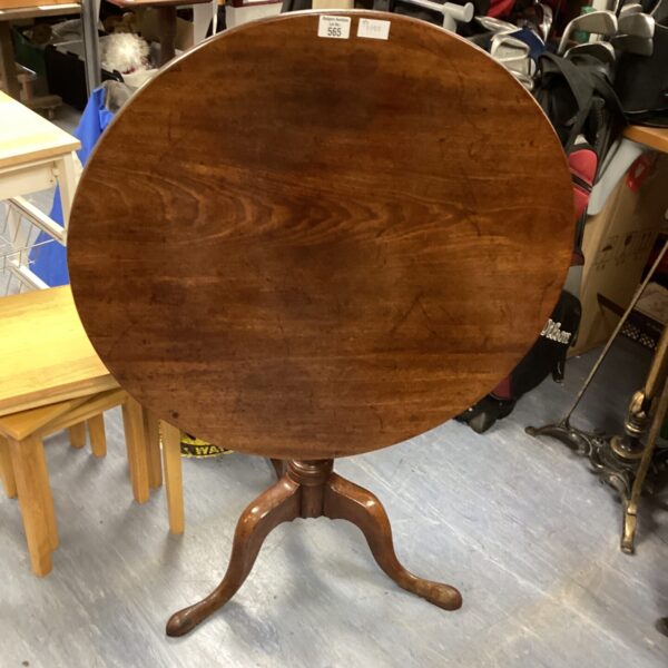 Antique Georgian mahogany tripod table with tilt-top design.