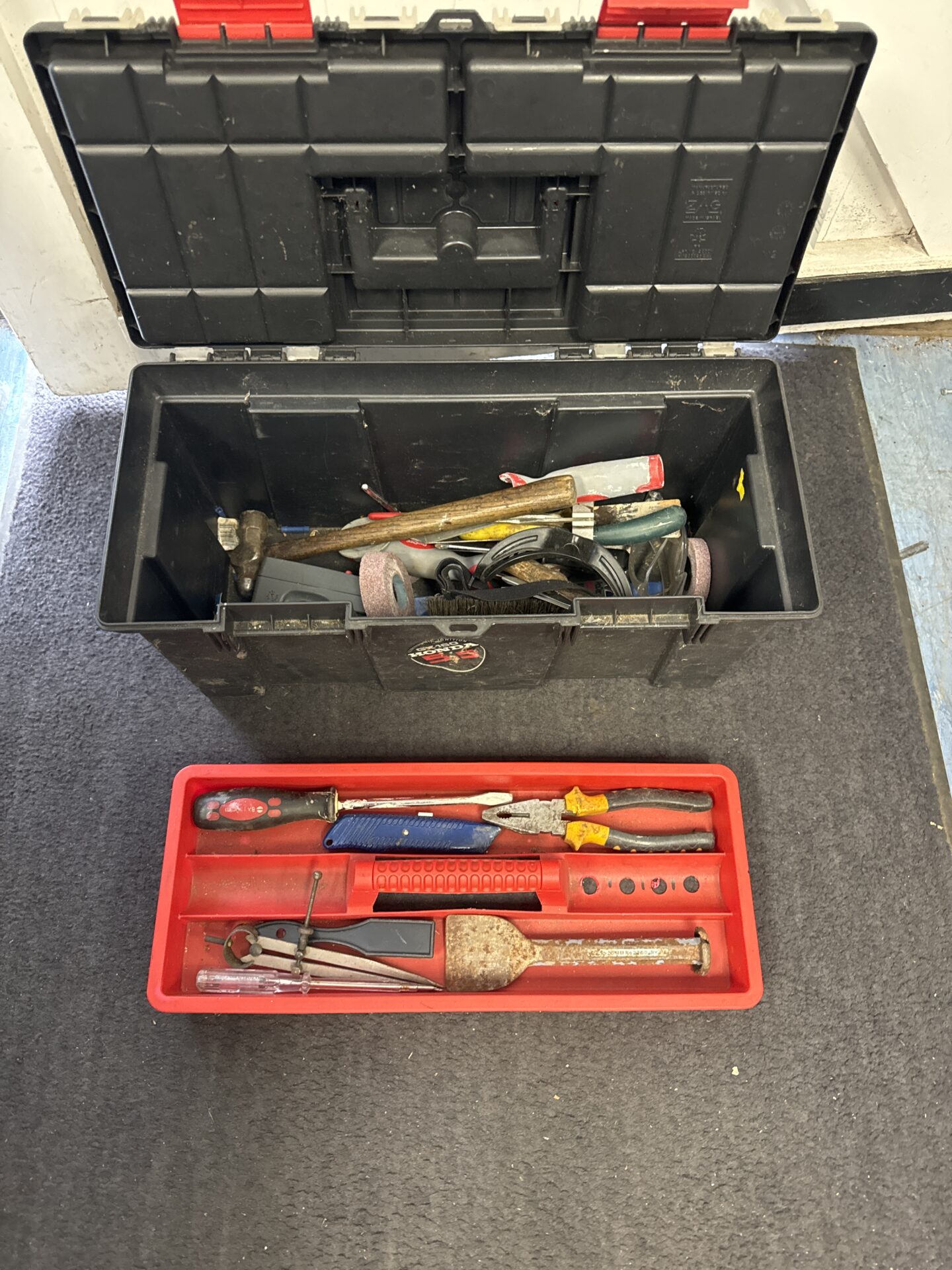 911 Plastic toolbox with contents