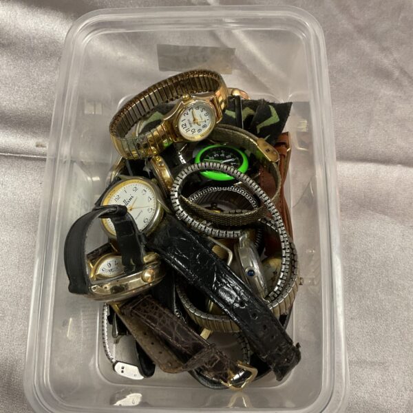 Tray of assorted vintage and broken wristwatches for repair.