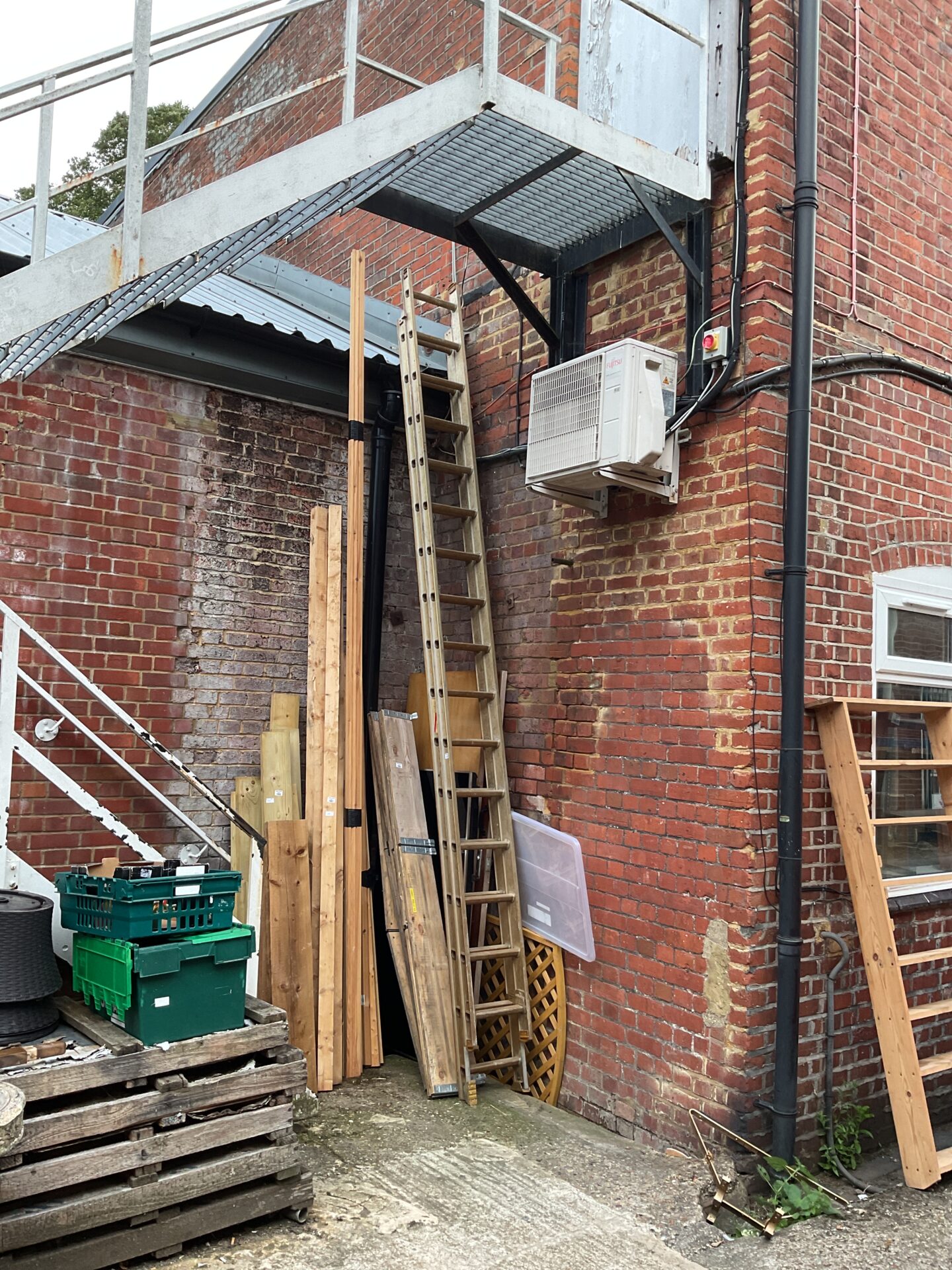 1121 T b davies roofing ladder
