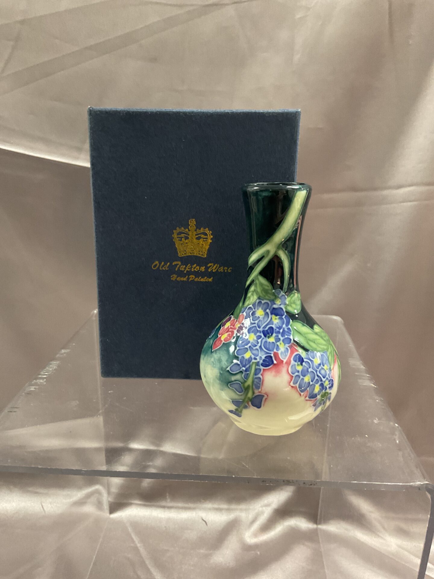681 Small boxed old Tipton ware 4” posy vase