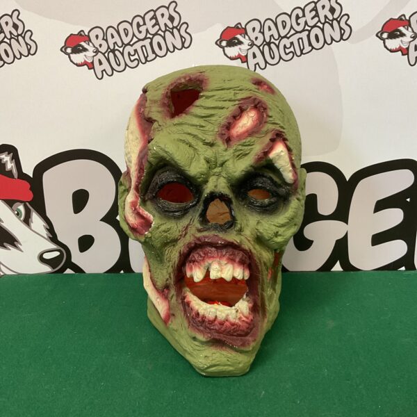 Large fibreglass horror head prop for Halloween or display.