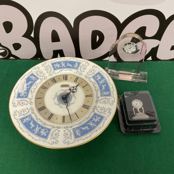 Vintage Metamec clock, a stylish mid-century modern wall clock.