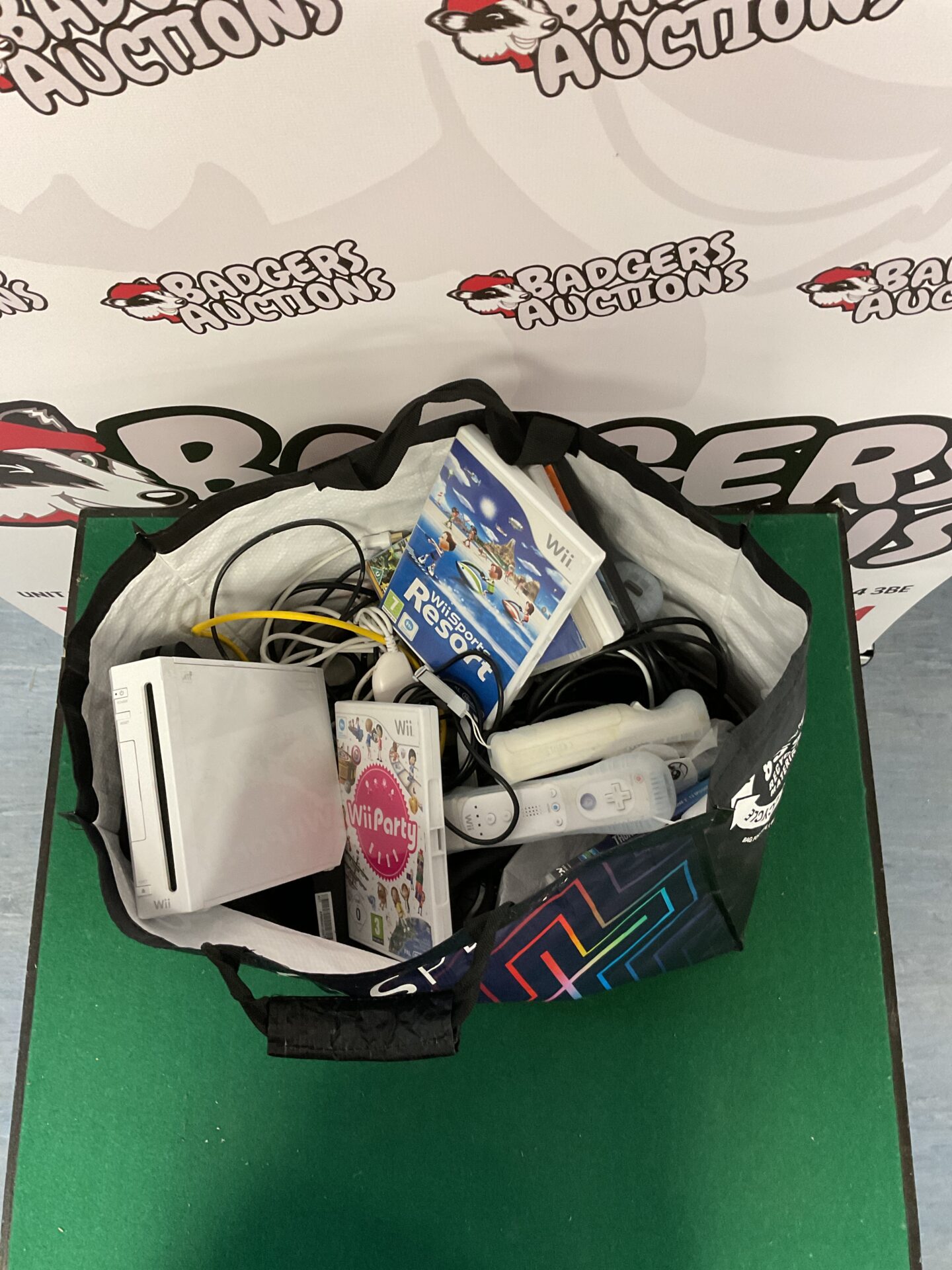141 Bag with nintendo wii console, games and remotes, and mixed cables