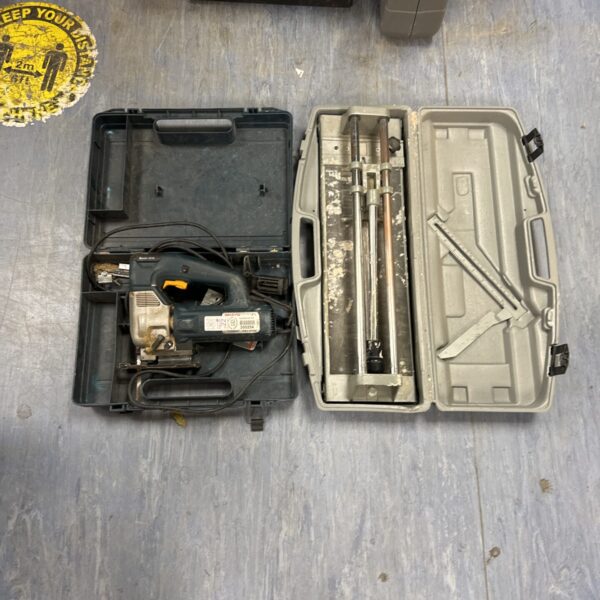 Bosch GST 2000 jigsaw with tile cutter in a carrying case.