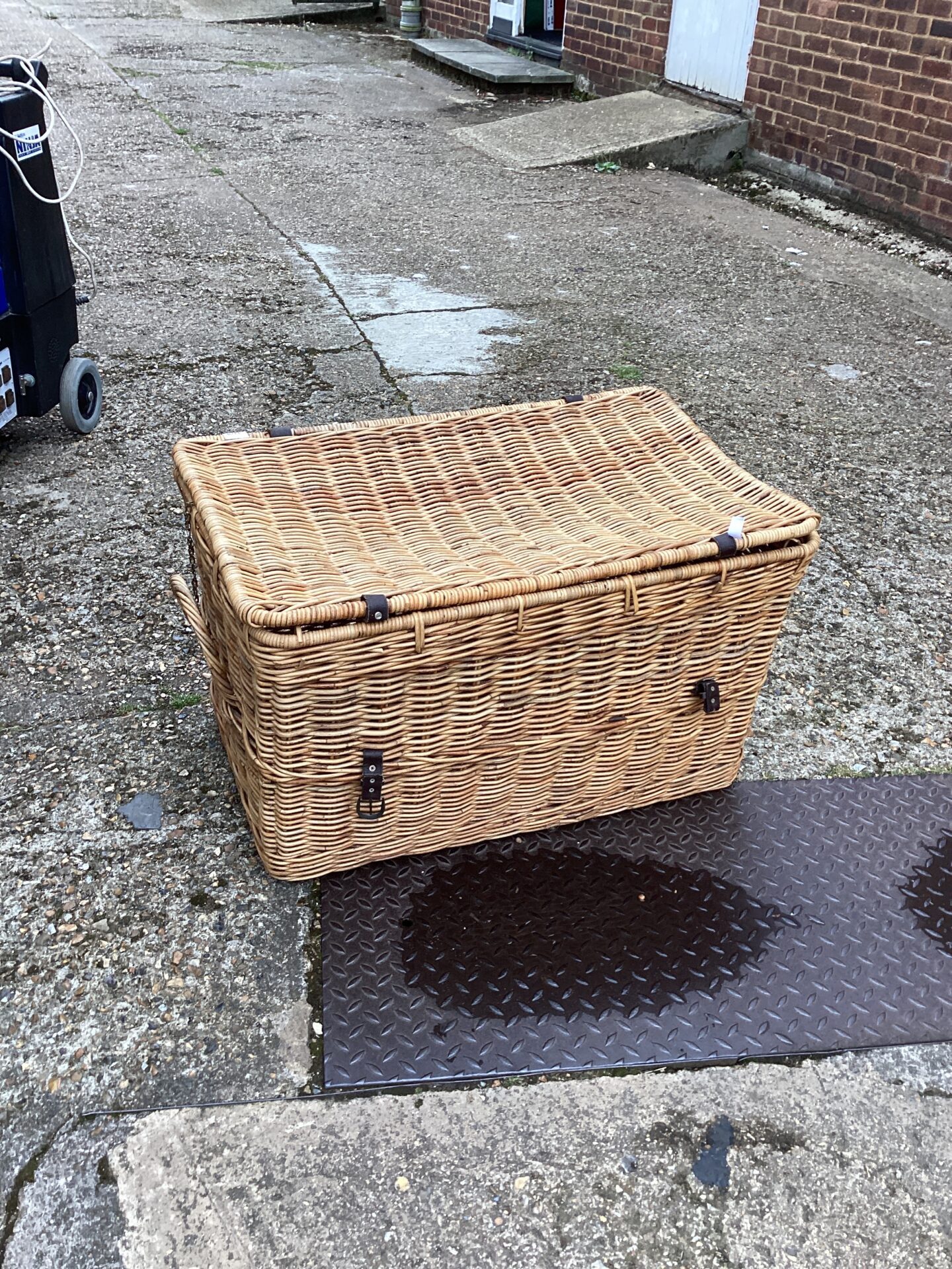 1120 Large Wicker Storage Basket