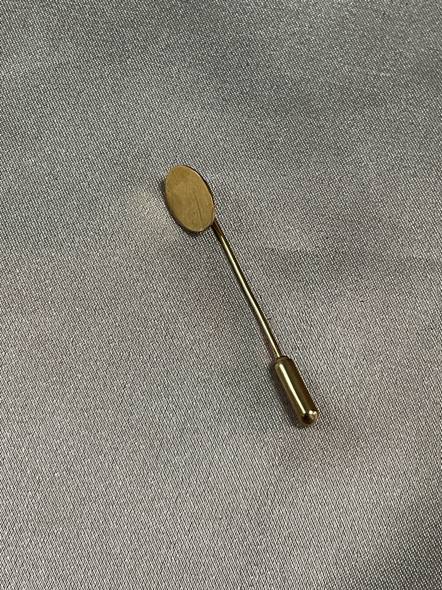 870 9ct gold tie stick pin