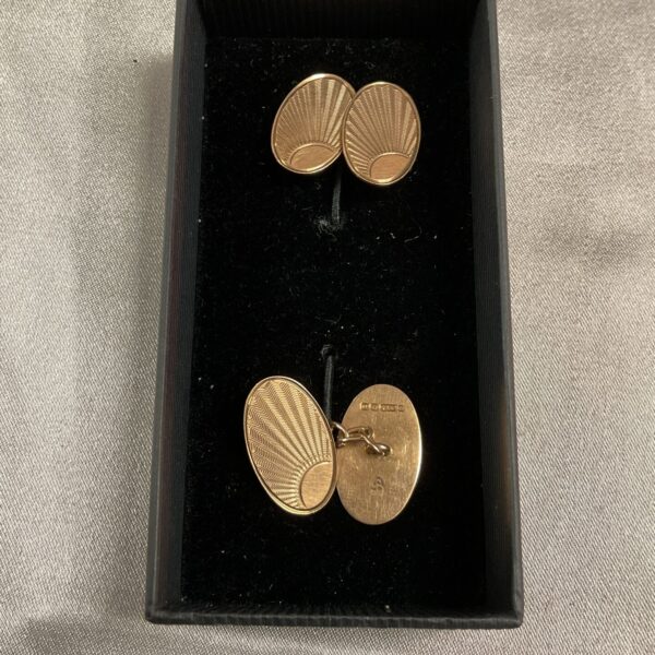 Vintage 9ct gold cufflinks, a classic men's jewellery accessory.