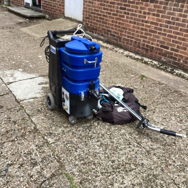 Side view of the Ashby Nina carpet cleaner machine.