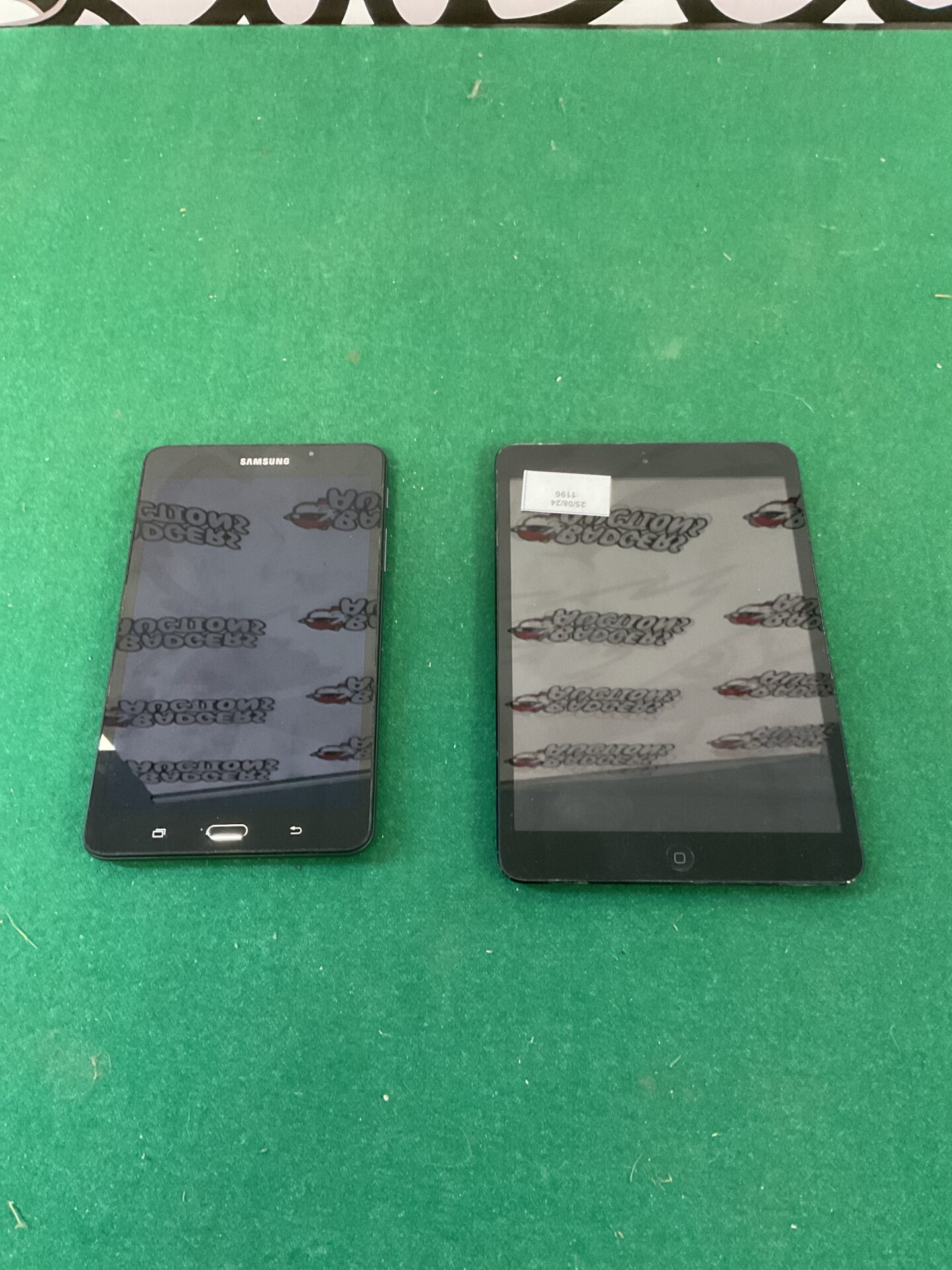 186 Apple iPad and Samsung galaxy tablet