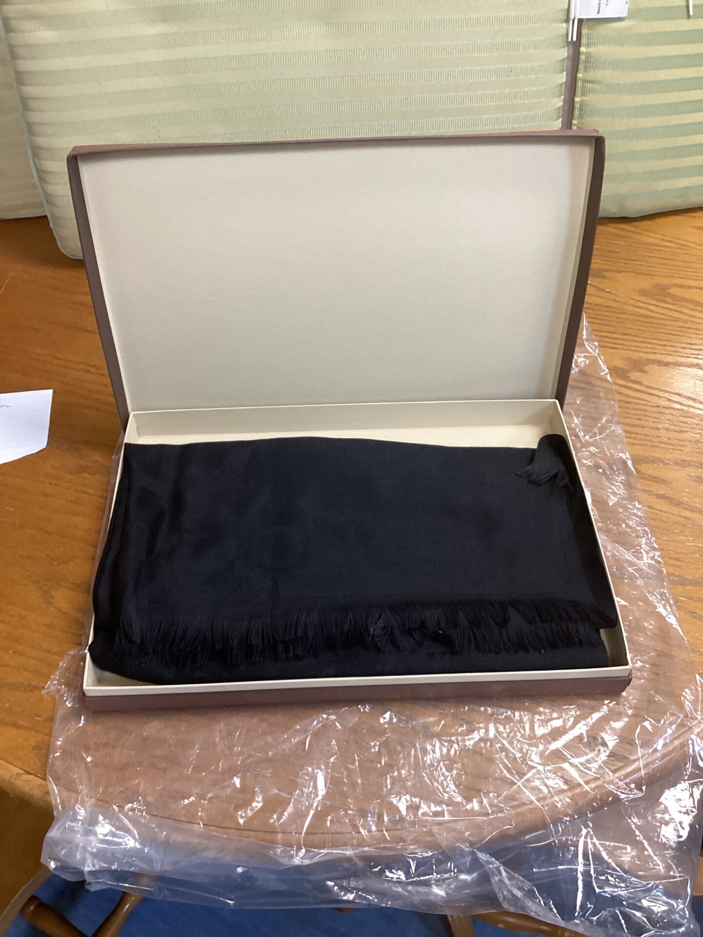 587 Louis vuitton boxed scarf / shawl