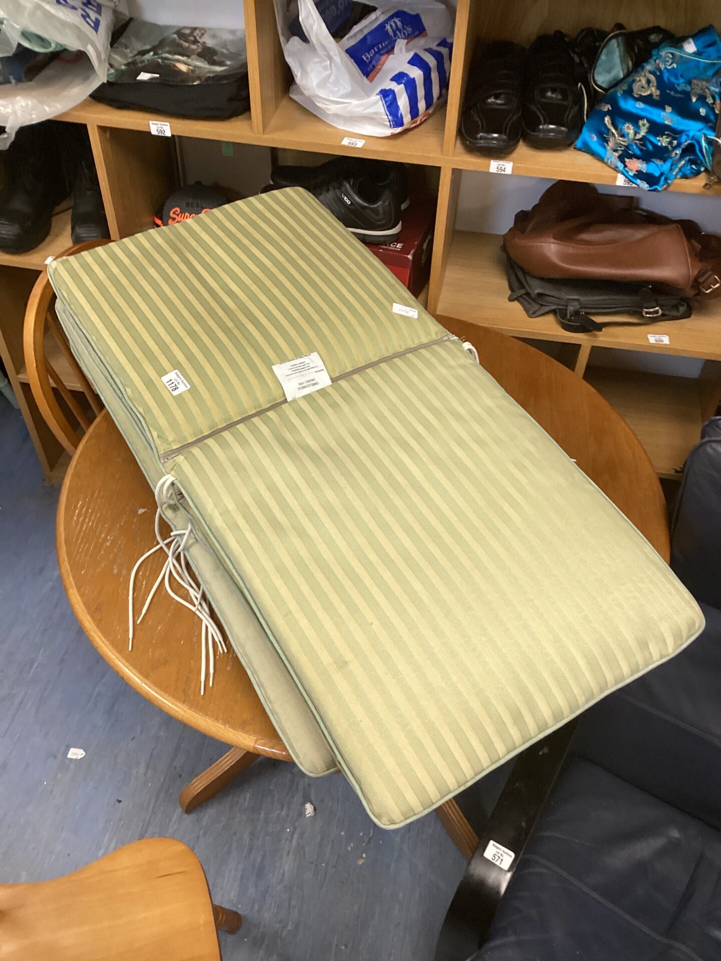 569 Six garden chair covers