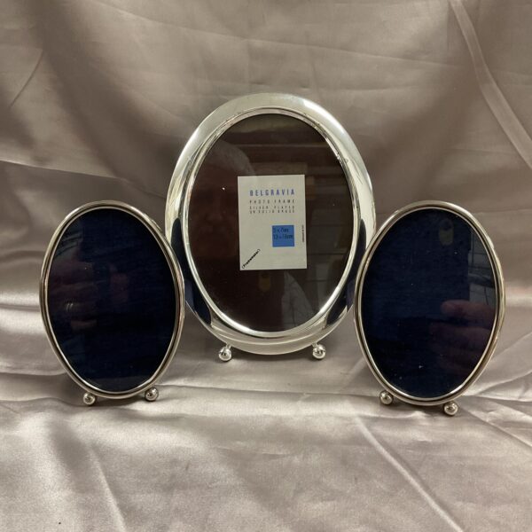 Vintage silver photo frames in oval shape, Belgrvia style.