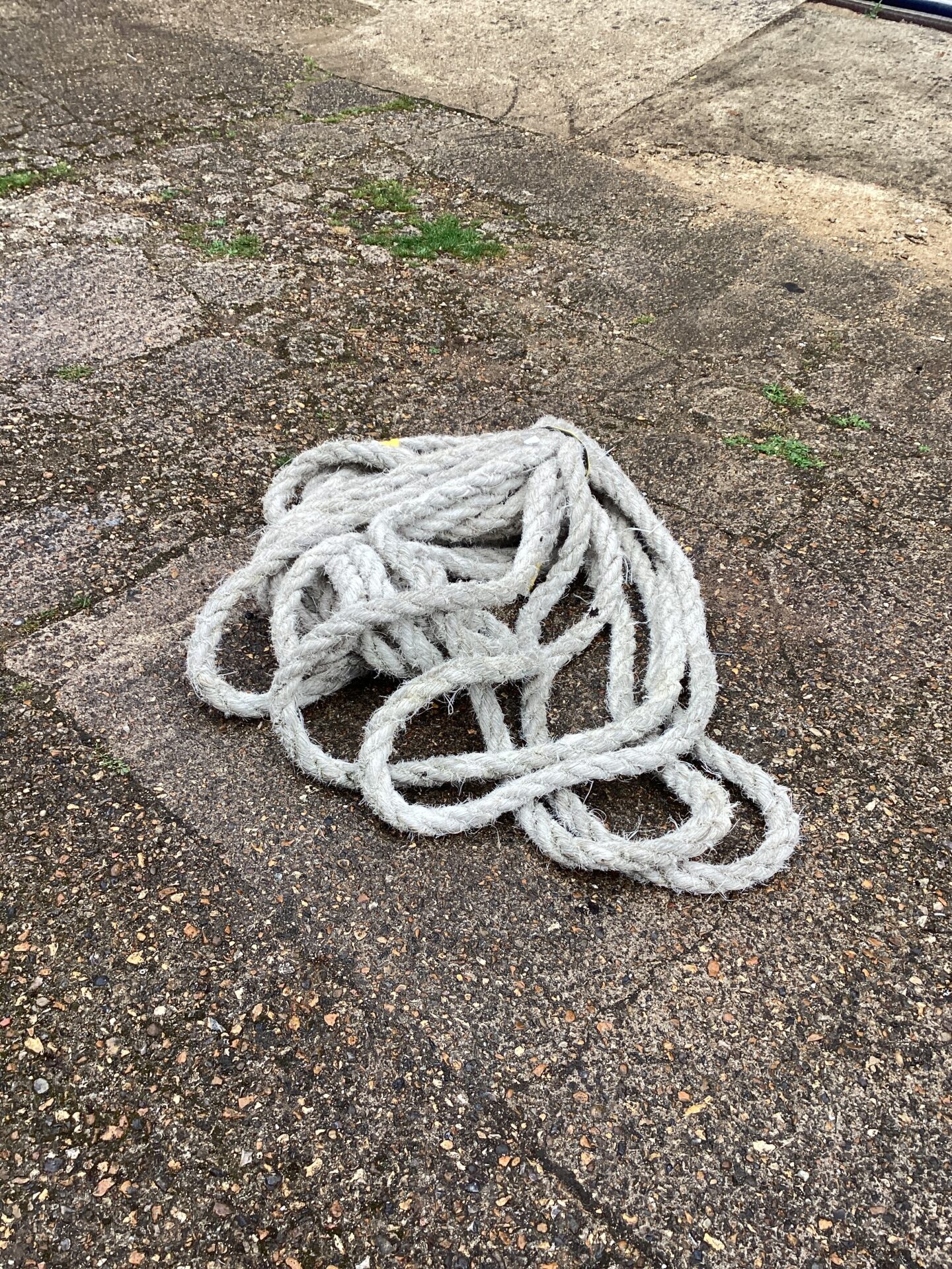 1197 large 100ft legnth of rope