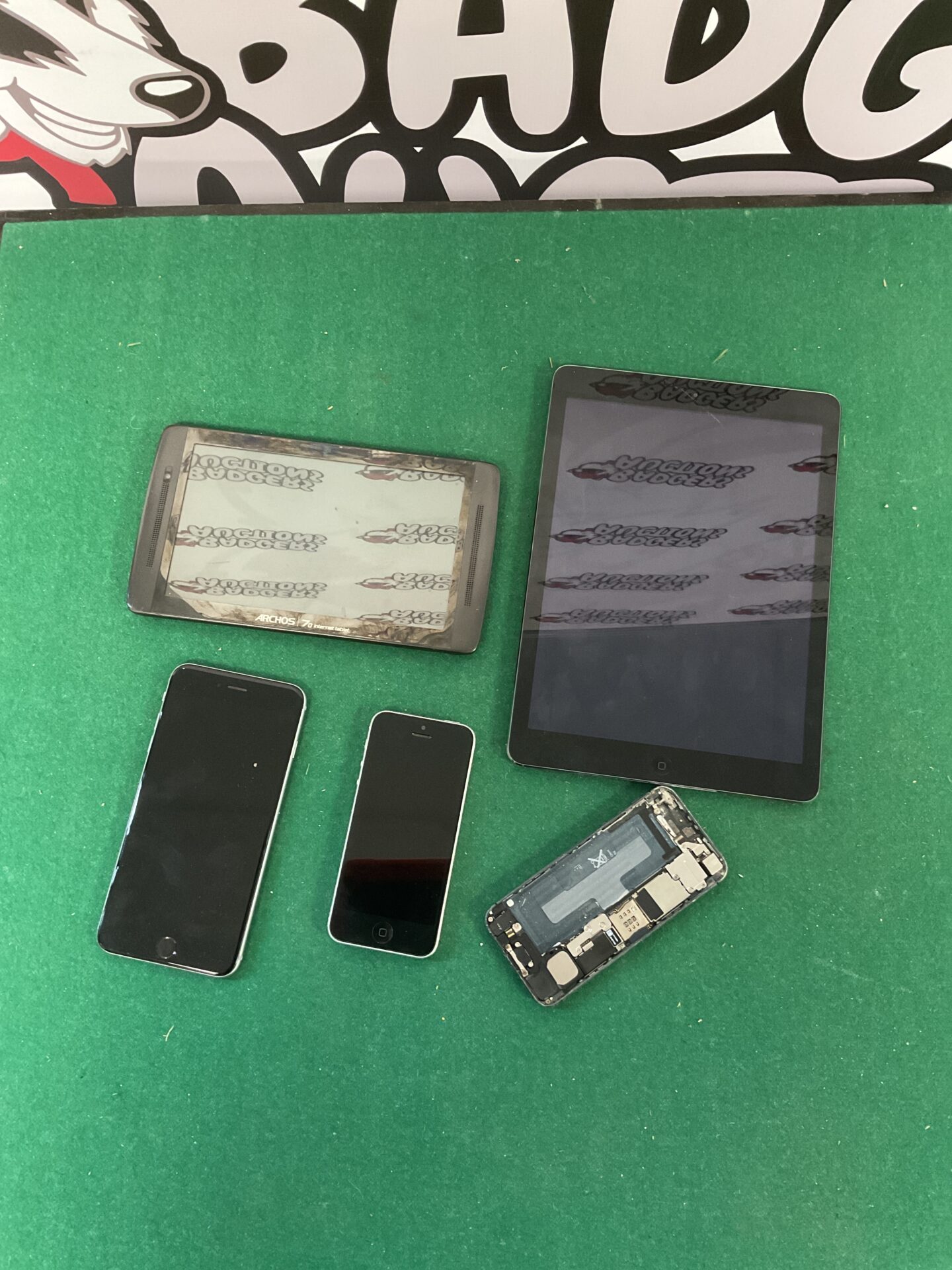 219 Apple iPad, Archos 7o tablet, two iPhones and one iPhone shell
