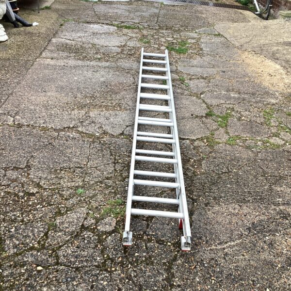 Used two-piece aluminium extending ladder for home use.