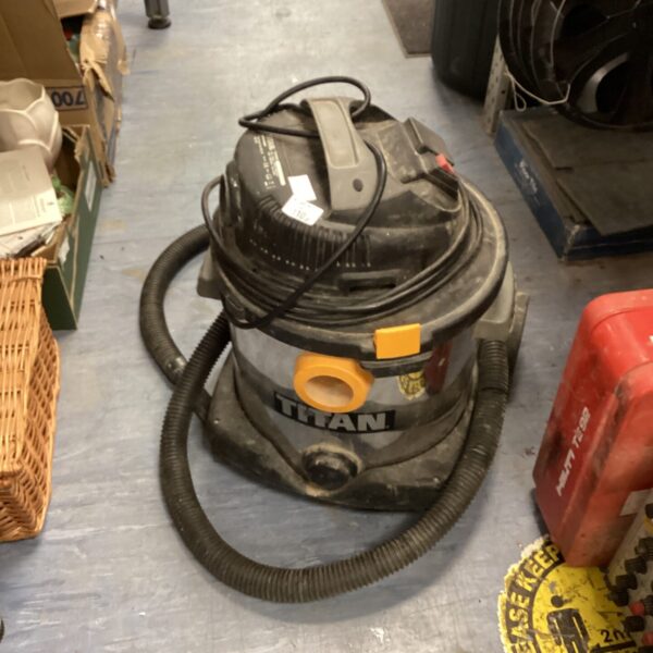 Used Titan vacuum cleaner, a shop vac for wet and dry cleaning.