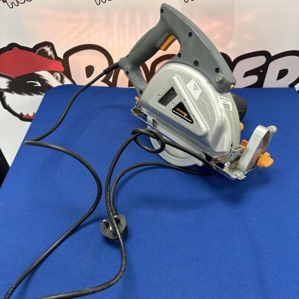 Tooltec 1650w circular saw for woodworking and DIY projects.