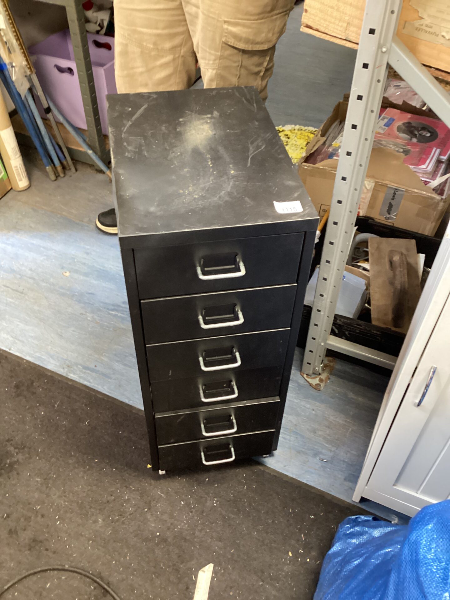 1115 Set of metal filing drawers on wheels