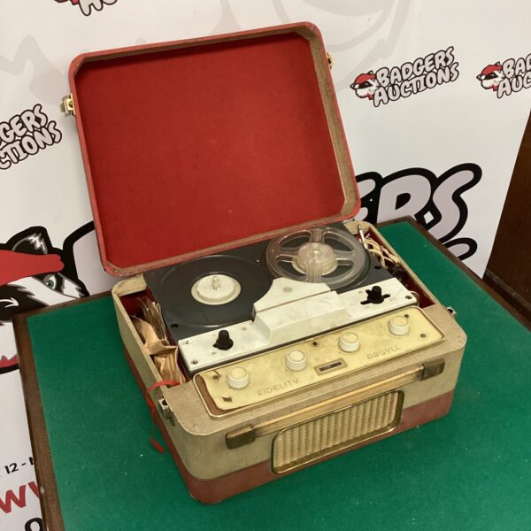 Vintage Fidelity Argyle reel to reel player in cream colour.