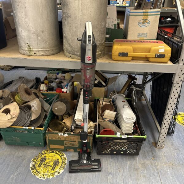Used Hoover H-Free 500 cordless vacuum cleaner on display.