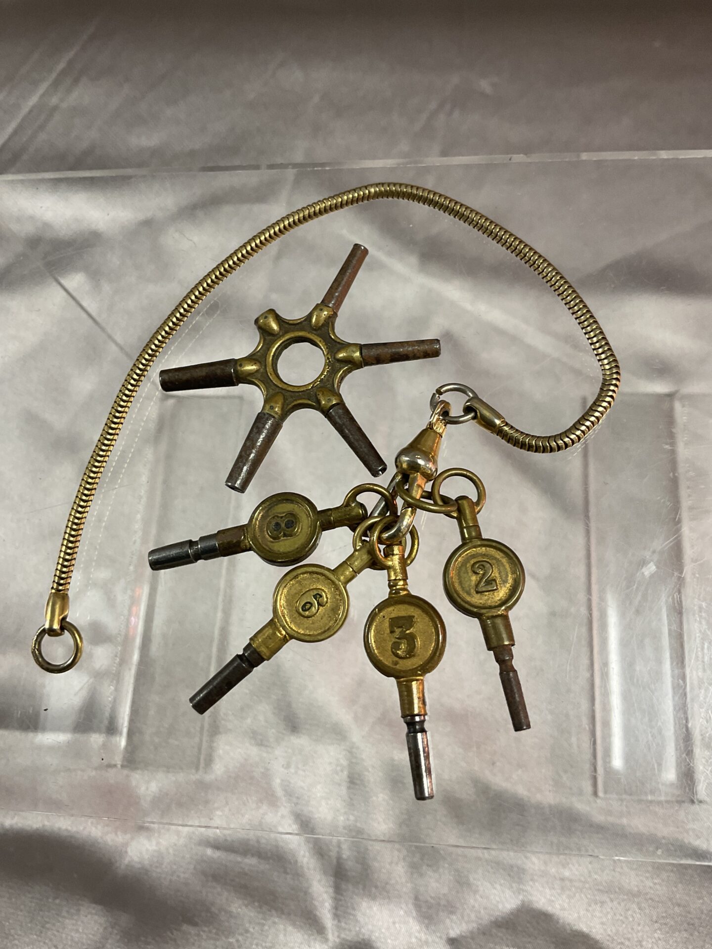 673 Collection of pocket watch keys